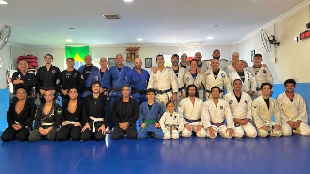 Sábado à tarde de muito Jiu-Jitsu , rever os amigos e depois a resenha 👏👏🙏

#jiujitsu #gratidão #constantinojiujitsu #espacodojo