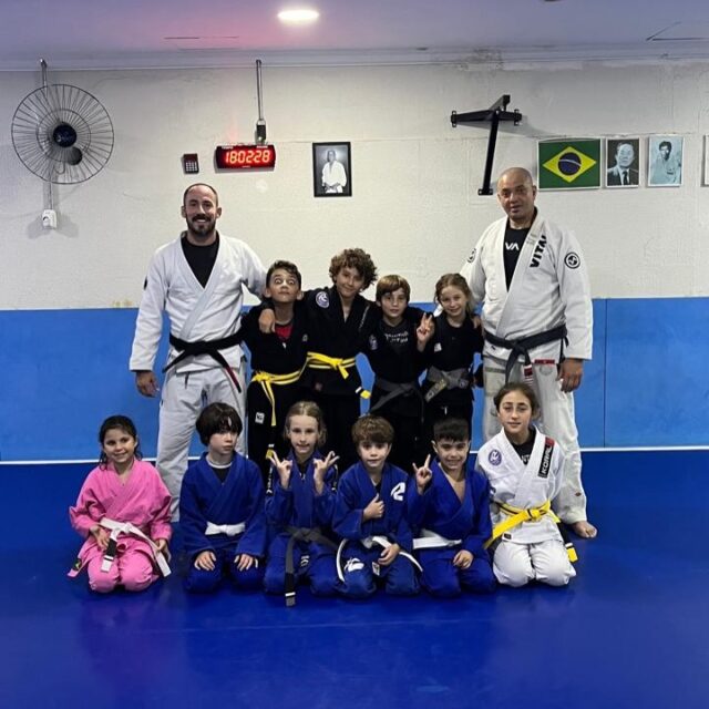 Nova geração 🥋🥋🥋

#jiujitsu #tatame #gratidão #constantinojiujitsu #espacodojo