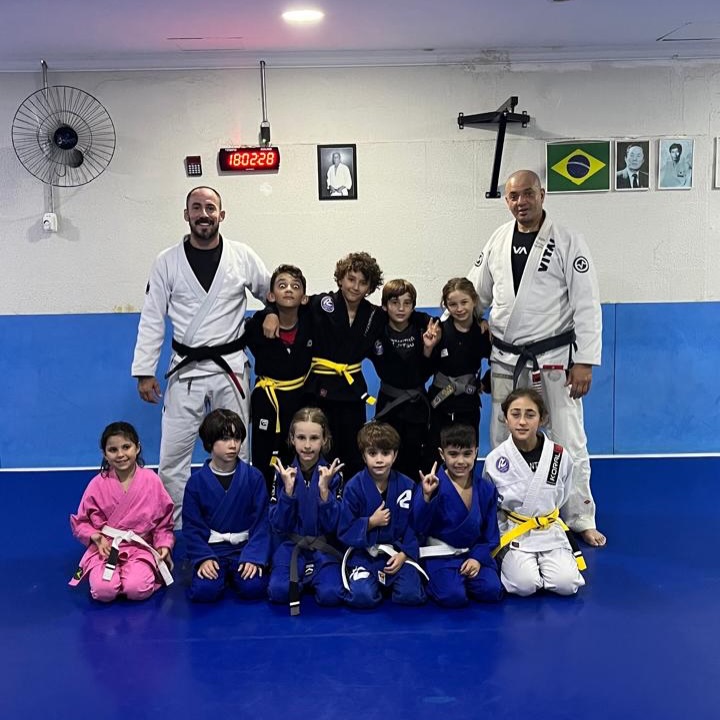 Nova geração 🥋🥋🥋

#jiujitsu #tatame #gratidão #constantinojiujitsu #espacodojo