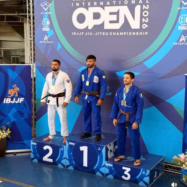 Parabéns @bruno.omeiri pela conquista 👏👏👏
Continue assim ,trilhando seu caminho em silêncio ,humilde e muita dedicação
#constantinojiujitsu
#espacodojo