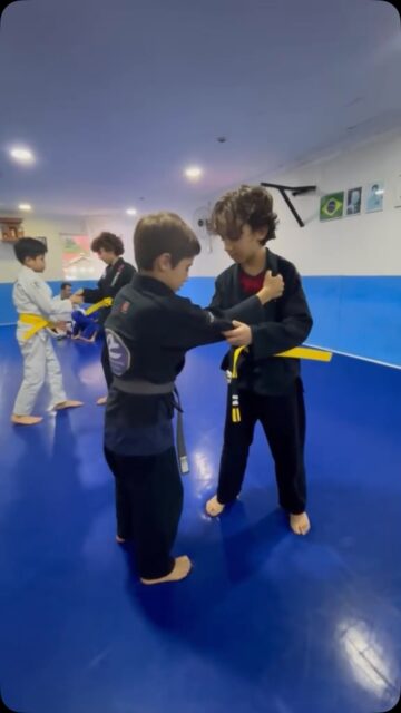 Criançada aprendendo combinação de golpe de luta em pé🥋
@pedrosobral.funcional
#constantinojiujitsu #espacodojo