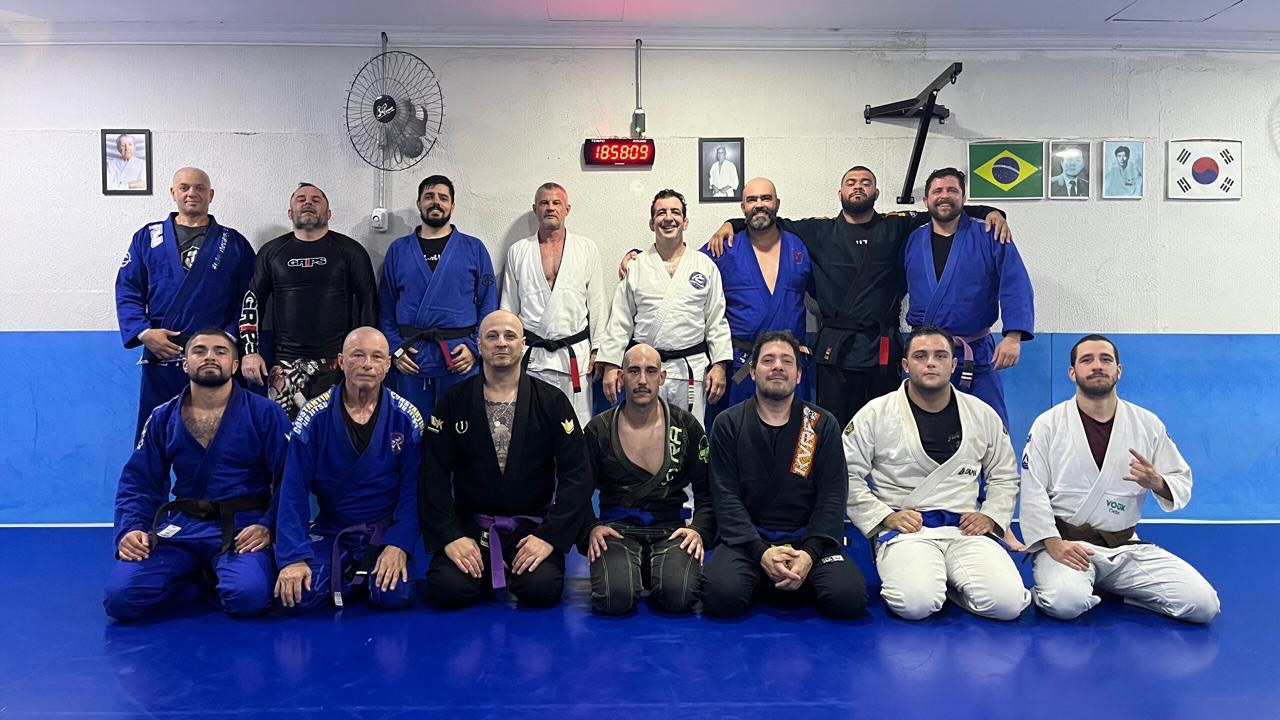 Sexta é dia só de luta 🥋
Parabéns para quem veio 👏
#constantinojiujitsu
#jiujitsumarajoarasp
#espacodojo