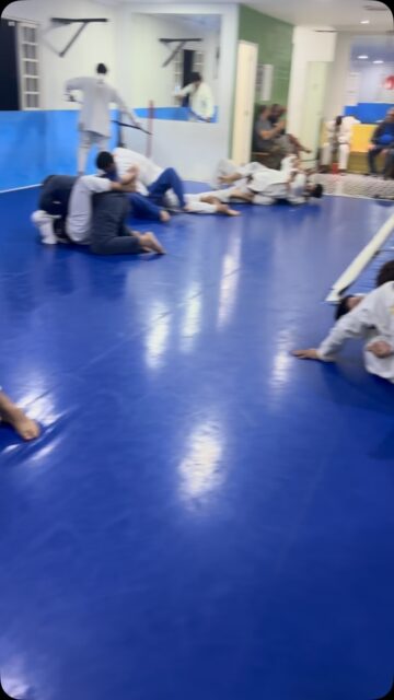 Hoje foi dia onde só valia finalização ✅

#constantinojiujitsu 
#espacodojo