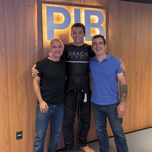 Manhã de sábado agitada na PIB!!
Conectando Jiu Jitsu e empreendedorismo, com @rayrongracie
Obrigado Mauricio pelo convite de última hora . Foi uma manhã incrível de muito aprendizado 🥋
@pib.sp ,excelente iniciativa.
@bragatheo , o espaço está incrível. Obrigado!