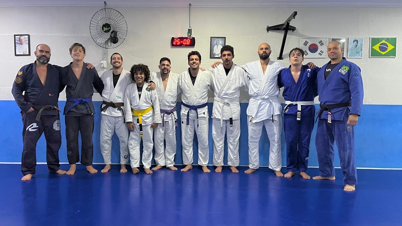 JIU-JITSU 🥋 
Aula 20:00h

@carlao.spartanojiujitsu 
@franciscotupy 

#jiujitsu #jiujitsumarajoara 
#espacodojo