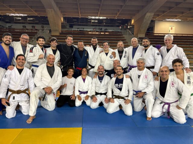 Seminário com o @renzograciebjj no @clubepaineirasoficial .
Aprendendo sempre !!
O melhor de tudo sempre é o final com muita resenha boa
Obrigado @renzograciebjj por tudo 🥋🙏