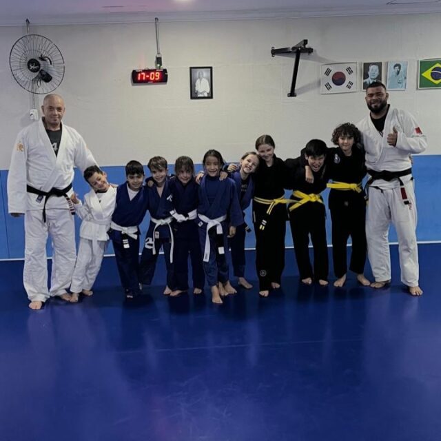 Aula para as turmas infantil e juvenil
Melhor ambiente não existe 🥋
#constantinojiujitsu
#espacodojo