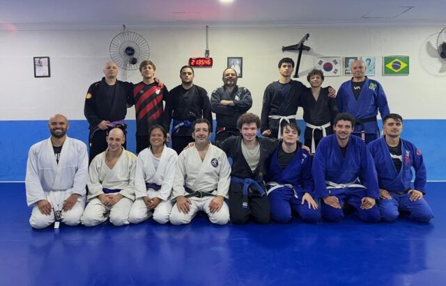 Assim começou a semana 🥋
Aulas 
Manhã - Tarde - Noite 

#constantinojiujitsu 
#espacodojo