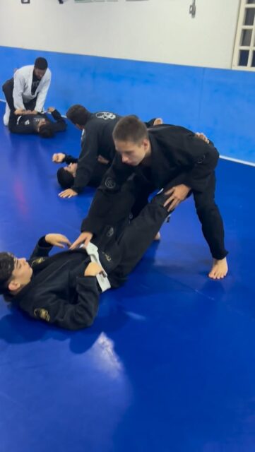 Trabalhando bem o básico 🥋

#jiujitsu #gratidão #constantinojiujitsu #jiujitsumarajoarasp #espacodojo